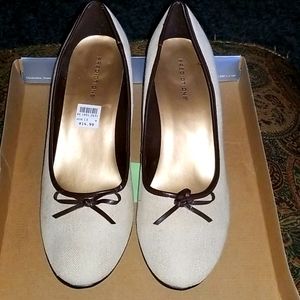 Beige Linen Pumps